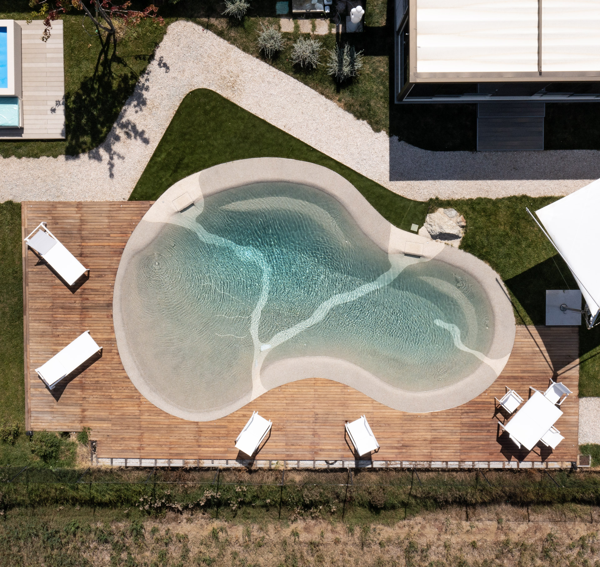 angelegter BIO.Design Pool im Garten mit toller Aussicht