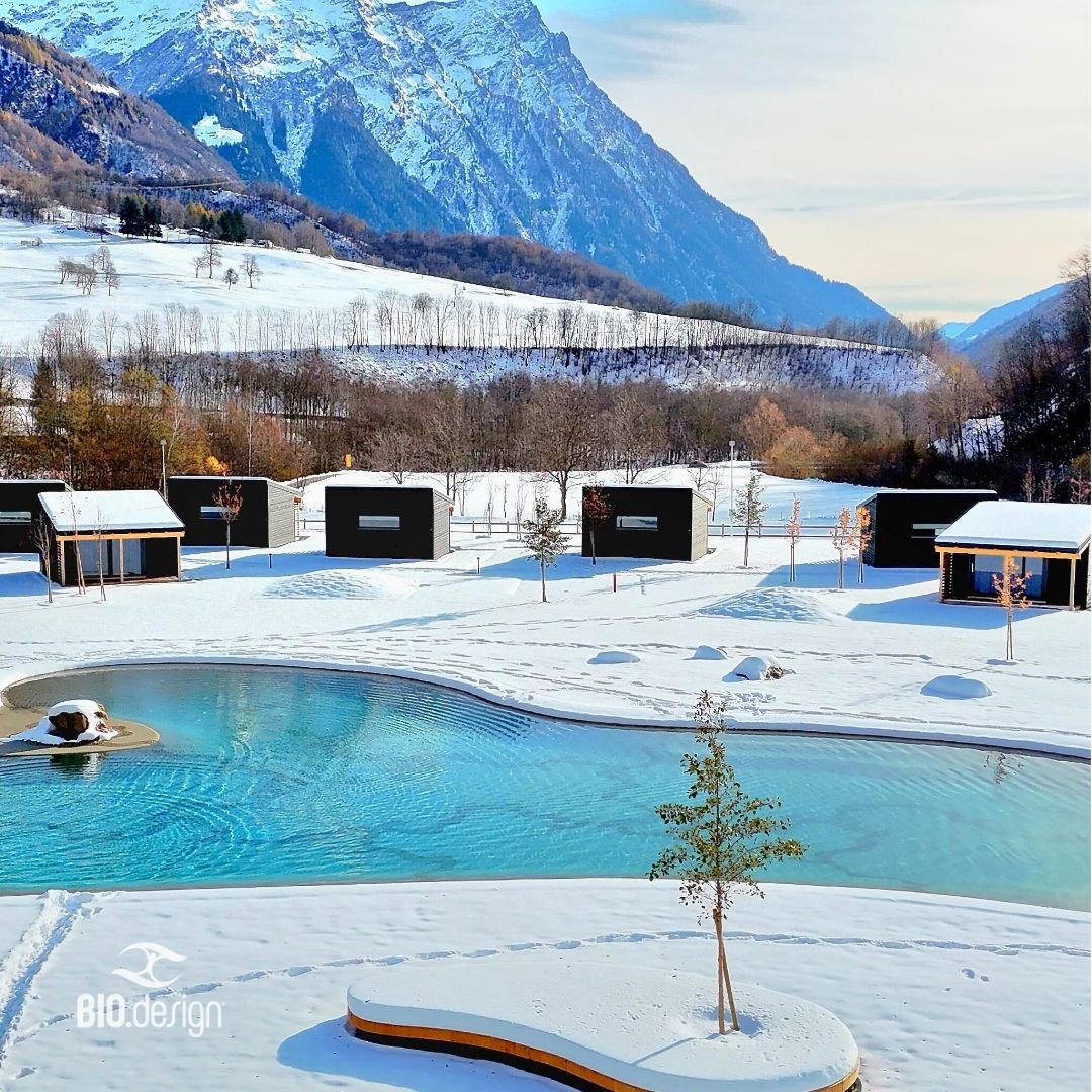 Piscina Bio.design in inverno con la neve